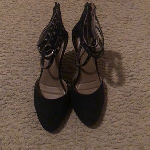 Black Women’s size 9.5M heels.